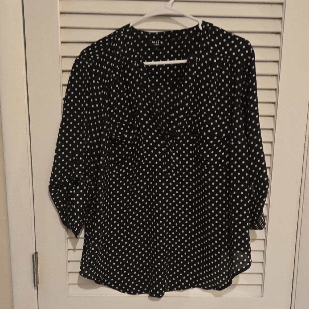 NWOT Torrid Black and White Polka Dot Harper Blouse